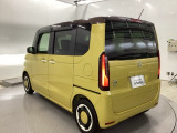 リアはプライバシーガラス付です。見た目もかっこいいですよね。また、太陽光を防ぐので冷房の効きを良くする効果もあるんです。エアコンを控えめにすれば燃費向上も見込めますよ。