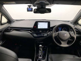 シンプルながら機能性あふれる運転席廻りです。視界性もよく、運転しやすいですよ。