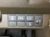 ハンドルの右側にはヘットライトリベライザーとHondaセンシング用のメインスイッチがついています。ヘッドライトリベライザーは道路状況や積荷の加重に応じてライトの高さを調節できます。
