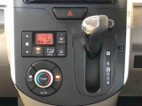 温度を設定すれば、自動で車内の温度管理をしてくれる優れものです♪ATミッションで運転楽々