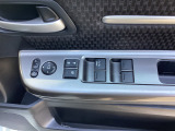 運転席側パワーウィンドウスイッチ。