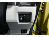 【左電動スライドドア】力を入れずにラクラクドア開閉♪左側電動スライドドア装備車両◎右側スライドドアは手動開閉です。狭い駐車場での乗り降りもラクラク♪挟み込み防止機構装備でお子様の乗り降りも安心◎