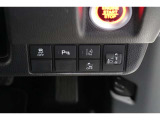 Hondaセンシングの機能のひとつ、アダプティブクルーズコントロール付!アクセルから足を離しても設定したスピードと前車との車間を保ち走行してくれます!車線維持もアシスト☆高速道路で疲労軽減ですね☆