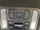 【パワーバックドア】スマートキーや運転席のボタンを押すだけでリアゲートが自動で開閉します!荷物を持っている時や、高い位置にあるバックドアを閉める際に便利な機能です♪