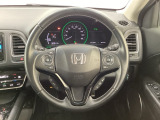 ハンドルにHondaセンシング系のクルーズコントロールやレーンキープアシストなどのスイッチと、オーディオの操作スイッチが装備されています。ハンドルから手を離さず安全に操作できます。