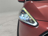 LEDヘッドライトとオートマチックハイビームで夜間走行時の安心感が違います!ヘッドライトレンズ表面に剥がれがありますので御来店時にご確認ください。