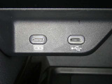 【充電用USB端子】デバイスの充電に便利です。※実際の接続端子は写真で確認or店舗までご気軽にお問合せください♪