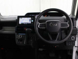 極細Aピラーや左右奥行き方向での広さ表現と、機能レイアウトや収納スペースなど使い勝手の良さを追求しています。