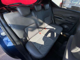 ハイブリッド車は通常大きなバッテリーを搭載していますが、キックスe-POWERはフロントシートの足元付近にあるだけなので、室内も広く使っていただけます!しかも出足が良くて低燃費!オススメですよ!