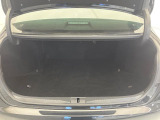 積み下ろしのしやすいデッキにはたっぷりと荷物を積み込んでいただけます。遊びから仕事まで、様々なシーンで頼れます♪