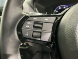ステアリングにオーディオ操作スイッチが付いています。オーディオ画面に直接タッチしなくても操作が出来ますので、運転に集中できます。