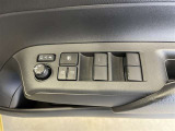 パワーウィンドウスイッチで運転席から全席の窓の開閉ができます♪