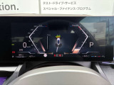 ドライビング・パフォーマンスをボタンを操作するとメーター内の液晶パネル部分の変更が可能。メディア操作の内容も液晶画面に投影して運転時のストレス軽減★