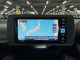 ディスプレイオーディオやカーナビは、現代のドライブにおいて欠かせない装備のひとつです。初めての場所でも迷いにくく、快適なルート案内で運転をサポートします。移動中のエンターテインメント性も高まります。