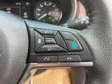 プロパイロットスイッチをONにして走行スピードを設定するだけで、ステアリングを自動制御で車線中央走行をキープ。車間距離をキープ。急な割り込みにもブレーキ操作なしでスピードをコントロール。