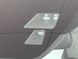 【i-ACTIVESENSE】走行中に前方の車両等を認識し、衝突しそうな時は警報とブレーキで衝突回避と被害軽減をアシスト。より安全にドライブをお楽しみいただけます。
