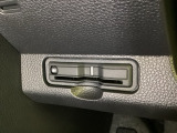 ハンドルの左下にETCがついています。高速道路の料金所の通過も楽々です。カードの取り出しもしやすい場所についています。