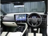 デザインもよく、居心地のよい運転席ですね。分かりやすいスイッチ類ですから操作もしやすく運転をサポートします。