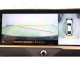 ハンドル操作にあわせてガイドラインが変化するバックガイドモニター搭載。全方位、フロント、左右側面モニターも搭載しているので、周囲の状況を確認しながら駐車出来ます。慣れない場所でも心強いですよ。