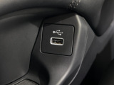 スマートフォンなどの音楽再生が可能なUSB接続ジャック装備車両です♪♪♪