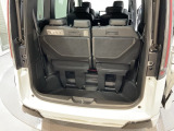 3列目は床下に収納することにより大きな荷室を作ることが出来ます。