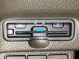 ハンドルの左下にETCがついています。高速道路の料金所の通過も楽々です。 カードの取り出しもしやすい場所についています。