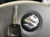 【キーレス】少し離れた場所からでもボタン一つでドアの開錠・施錠ができるのでとっても便利!ドアの鍵穴周りに傷をつけることもありません♪
