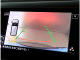 バックカメラ トラフィックアラートで苦手な駐車も楽々できます.