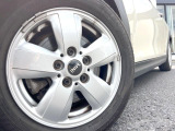 ●純正15インチアルミホイール:輸入車ならではの卓越した走りを支えるホイールと足回りです!日本車の走りに慣れている方にもぜひ体感して頂きたいほど、高いレベルでまとまっています!