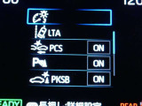 【PCS(プリクラッシュセーフティーシステム】・・・進路上の車両を前方センサーで検出し、衝突の可能性が高いと判断したときに、警報やブレーキ力制御により運転者の衝突回避操作を補助します。