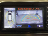 【パノラミックビューモニター】専用のカメラにより、上から見下ろしたような視点で360度車の周囲を確認することができます。