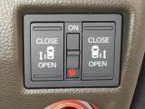 リアドアは乗り降りに便利な両側電動スライドドアです。また運転席に座っていながらスイッチ操作で自在にスライドドアを開け閉めできます。