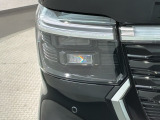 LEDヘッドライトは、点灯の瞬間から最大光量を発揮し、突然暗くなるトンネルなどでの安定感を高めます。