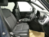 気になる汚れは「まるまるクリン」で解消! 当社の中古車はシートを外して隅々までキレイにクリーニングしてあります。