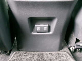充電用USB端子付き。スマートフォンなどの充電に便利です。