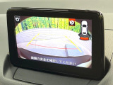【バックカメラ】駐車時に後方がリアルタイム映像で確認できます。大型商業施設や立体駐車場での駐車時や、夜間のバック時に大活躍!運転スキルに関わらず、今や必須となった装備のひとつです!
