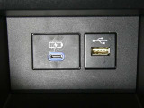 【充電用USB端子】デバイスの充電に便利です。※実際の接続端子は写真で確認or店舗までご気軽にお問合せください♪