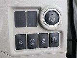 とっても便利な【スマートキー】です♪キーを手持ちのカバンやズボンのポケット等、お持ち頂けるだけで、ドアロックの開け閉めができる優れものです(^^♪