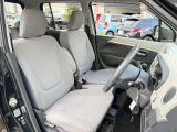 運転席シート廻りは使用感も少なく、良好な状態となっています。前オーナー様が丁寧に使っていたことがよくわかりますね。