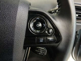ステアリング右側には、運転支援機能を手元で操作できるスイッチ類を配置しています