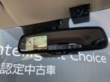 ルームミラーでアラウンドビューモニターの画像が確認出来ます。