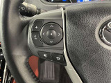 ステアリングスイッチ付き。前方から目を離すことなく操作することが可能です。