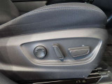 パワーシート搭載。微妙な調整が手軽にでき、ピッタリの最適なポジションで運転することが可能です。