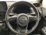 快適な操作性の運転席、ハンドルも綺麗に清掃済みです!もちろん安全を守るエアバッグも装備しているので安心してお乗りいただけます(^^)