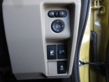 視認性もよく操作しやすいインパネ回りのスイッチ類は運転席の右側、手の届きやすい位置にあります。