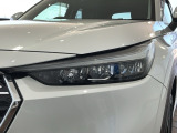 LEDヘッドライトは、点灯の瞬間から最大光量を発揮し、突然暗くなるトンネルなどでの安定感を高めます。