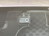 【ドライブレコーダー】ドライブレコーダー装備!走行中はもちろん、あおり運転や事故に遭遇した際、映像で記録し、万一のリスクに備えます。※記録用SDカードはお客様ご自身でご準備いただく必要があります。
