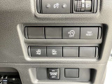 運転席から両側電動スライドドアの開閉ができます