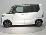 【右サイド】きれいな状態を保っています。小回りが利き細い道でも運転しやすい、どなたでも扱いやすいサイズ感のお車です。