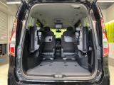 普段のお買い物や通勤、送迎等に十分な荷室スペースを確保しております。セカンドシートを倒すと、大きな荷物の積載も可能です♪